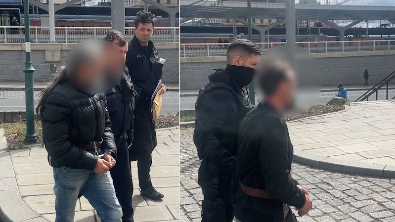 Dva muži v plastových maskách přepadli recepci v dopravním podniku v Plzni